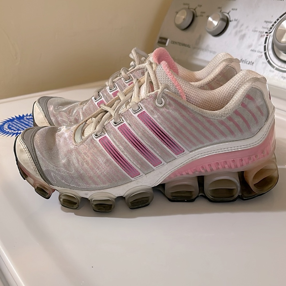 Free with any purchase. Adidas sneakers,👟 size US 5.5. Good condition.